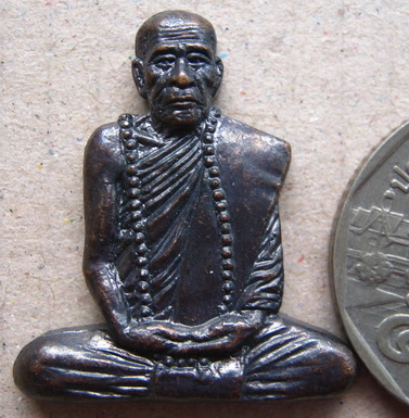 รูปเหมือนครึ่งซีก รุ่นแรก หลวงปู่คำบุ วัดกุดชมพู อุบลฯ ปี2551 เนื้อทองแดง(พิธีเดียวกับพระกริ่งอปุคุต