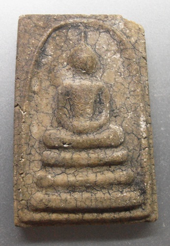 พระสมเด็จพิมพ์ไกเซอร์หลวงปู่นาค วัดระฆังปี2497บิ่นมุมครับ