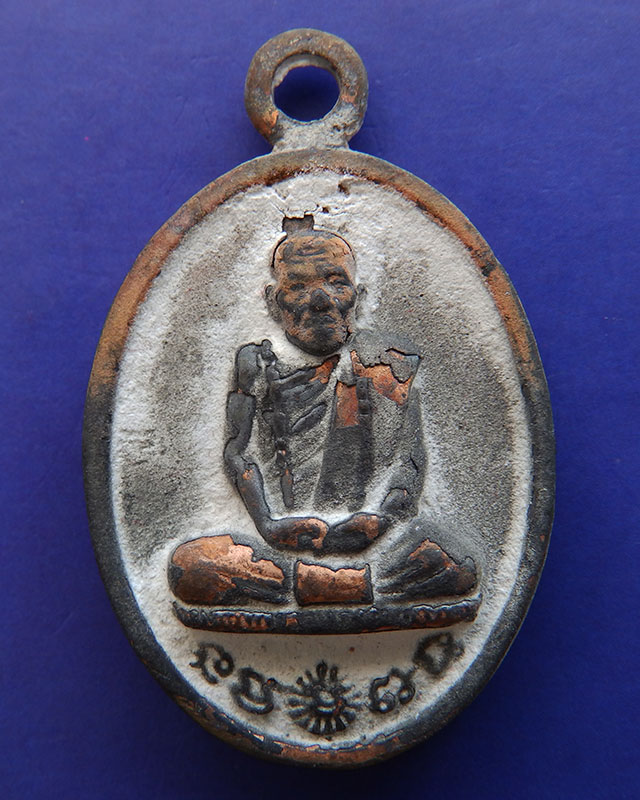 เบอร์ 8..เหรียญหล่อโบราณ ร.ศ. 228 หลวงปู่คำบุ วัดกุดชมภู เนื้อสัตตโลหะ ตอกโค้ด+เลข พร้อมกล่อง (13)