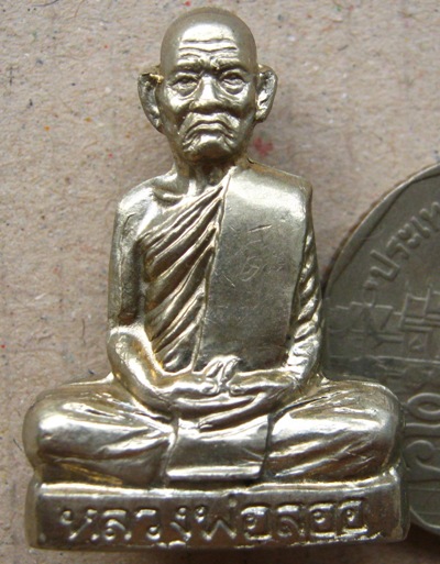 รูปเหมือนปั๊ม นิ้วกระดก หลวงพ่อลออ วัดหนองหลวง นครสวรรค์ ปี2553เนื้ออาปาก้า หมายเลข359พร้อมกล่องเดิม