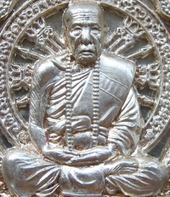 เหรียญเจริญบารมี89 หลวงปู่คำบุ วัดกุดชมภู จ อุบลราชธานี ปี2554เลข25 เนื้อเงิน สร้าง399เหรียญ+กล่อง