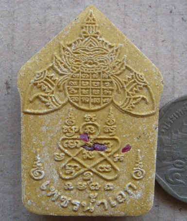 ขุนแผนผงพรายกุมาร"รุ่นเพชรน้ำเอก"พิมพ์ใหญ่ หลังโรยพลอย ปี2557หมายเลข4261พร้อมกล่อง ปลุกเสกโดยหลวงพ่