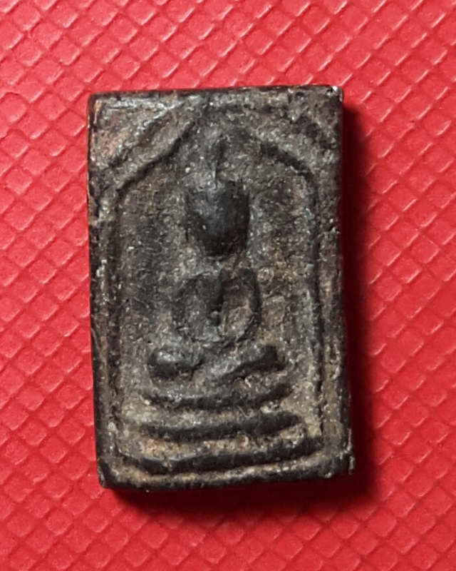 พระกรุวัดนก อ่างทอง เนื้อผง ผสมใบลาน ยุคต้นๆของหลวงปู่แก้ว พิมพ์ฐานสามชั้น