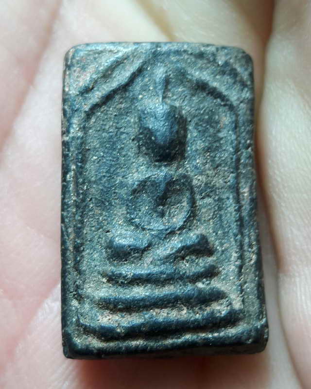 พระกรุวัดนก อ่างทอง เนื้อผง ผสมใบลาน ยุคต้นๆของหลวงปู่แก้ว พิมพ์ฐานสามชั้น