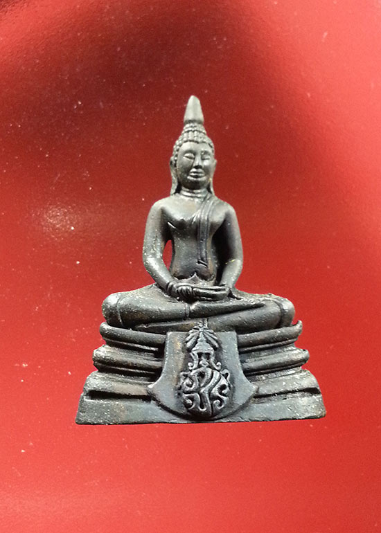 :: หลวงพ่อโสธร รุ่นย้อนยุคสร้างอุโบสถ ปี2540 พร้อมกล่องเดิมๆครับ ::