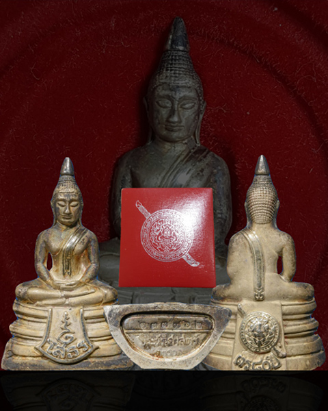 หลวงพ่อโสธร รุ่น 80 ปี กรมตำรวจ เนื้อเงินขัดเงา (มีกล่องเดิม) หมายเลข  ๒๓๓๗๖๒