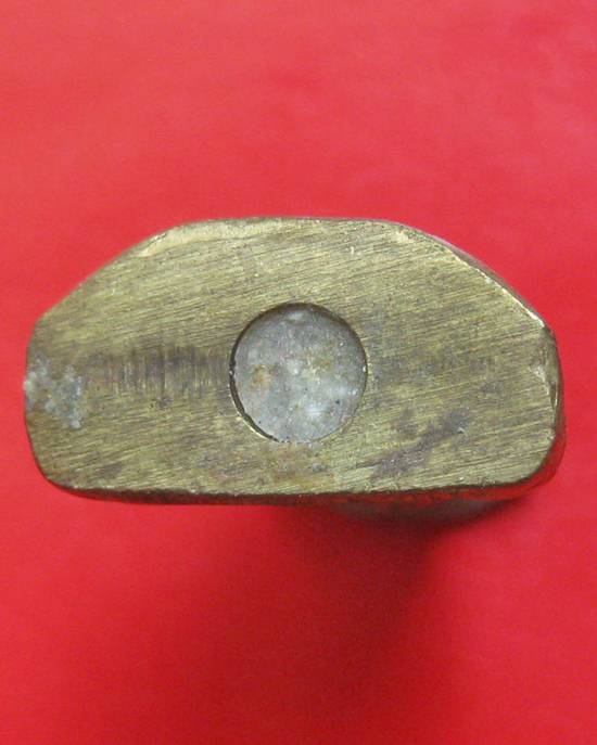 รูปปั๊มหลวงพ่อเกษม เขมโก รุ่นมงคลเกษม 81 ปี เนื้อทองเหลืองฐานอุดเทียนชัย ออกปี 2535 กล่องเดิม