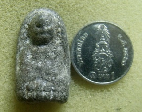 **วัดใจ**หลวงปู่ทวดเนื้อว่าน พิมพ์พระรอด วัดเขาอ้อ (ขอ๑)**หลังโรยแร่เยอะ หายาก สวยๆ