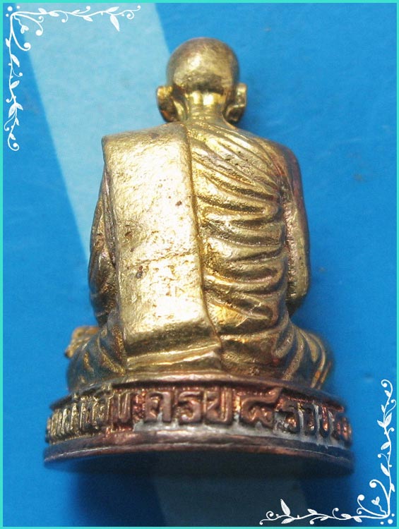 ...ลป.ทองสุข วัดกล้าชอุ่ม ปท. พระรูปหล่อ ลอยองค์ เนื้อทองผสม รุ่นอายุ 96 ปี ปี 43 มีรอยจาร...