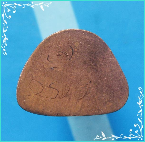 ...ลป.ทองสุข วัดกล้าชอุ่ม ปท. พระรูปหล่อ ลอยองค์ เนื้อทองผสม รุ่นอายุ 96 ปี ปี 43 มีรอยจาร...