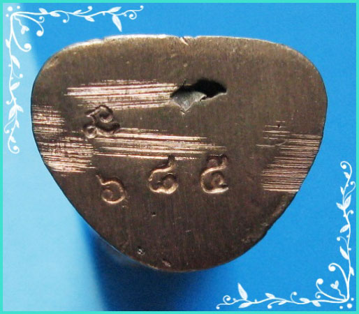 ...ลป.หอม วัดบางเตยกลาง ปท. พระรูปหล่อลอยองค์ พิมพ์นั่งจับเข่า รุ่นอายุ 90 ปี ปี 49 ตอกโค้ด-เลข....