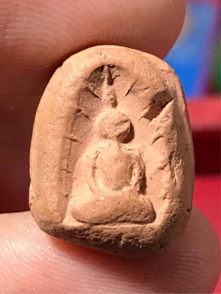 พระเม็ดบัว เนื้อดิน เจ้าคุณโพธิ์ วัดชัยพฤกมาลา แตกกรุ ปี 2509 พร้อมตลับเงินครับ