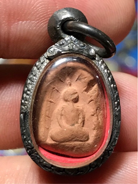 พระเม็ดบัว เนื้อดิน เจ้าคุณโพธิ์ วัดชัยพฤกมาลา แตกกรุ ปี 2509 พร้อมตลับเงินครับ