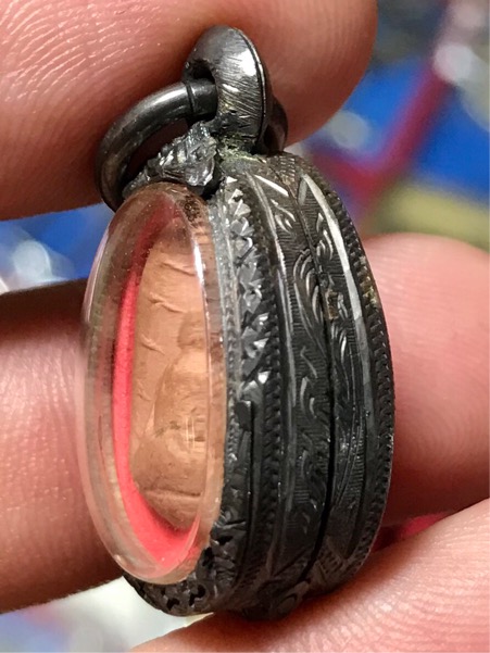 พระเม็ดบัว เนื้อดิน เจ้าคุณโพธิ์ วัดชัยพฤกมาลา แตกกรุ ปี 2509 พร้อมตลับเงินครับ