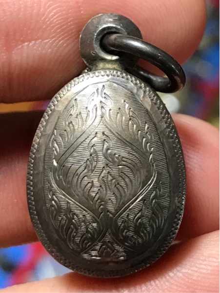 พระเม็ดบัว เนื้อดิน เจ้าคุณโพธิ์ วัดชัยพฤกมาลา แตกกรุ ปี 2509 พร้อมตลับเงินครับ