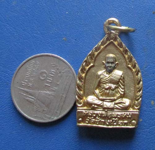 เหรียญหล่อปั๊ม หลวงพ่อพรหม หลัง หลวงพ่อทบ วัดช้างเผือก  กะไหล่ทอง