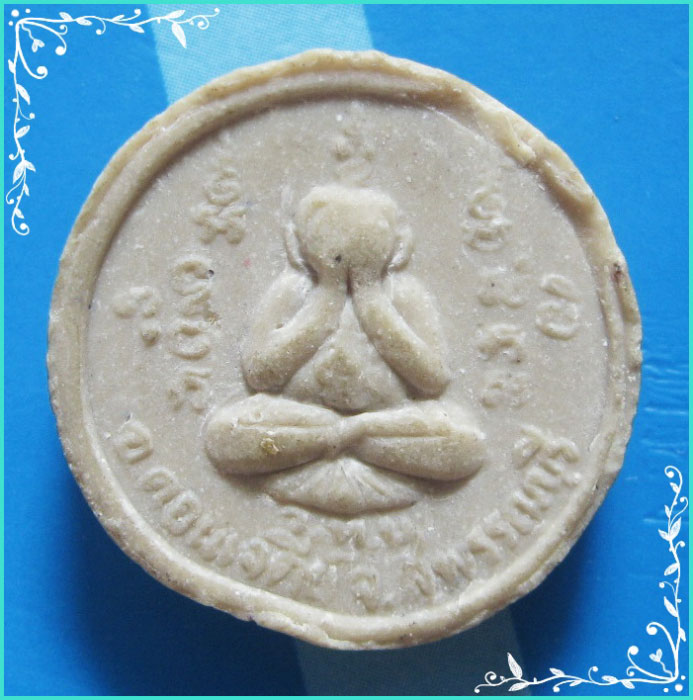 ..ลป.เจริญ วัดหนองนา สพ. พระผงรูปเหมือน พิมพ์จันทร์ลอย เนื้อผงเก่าๆ หลังพระปิดตา..