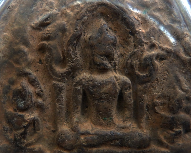 พระตรีกายเนื้อดิน กรุวัดพระศรีมหาธาตุลพบุรี สูง 8 ซ.ม.