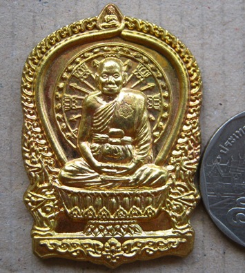เหรียญนั่งพานชนะมาร หลวงพ่อจรัญ วัดอัมพวัน จ.สิงห์บุรี ปี2554 เนื้อทองระฆังหมายเลข4494พร้อมกล่องเดิม