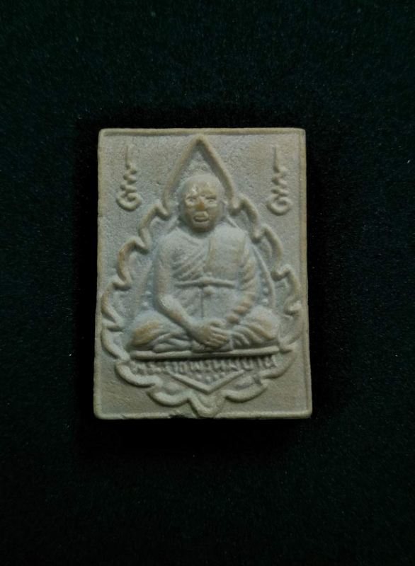 พระคำข้าวรูปหลวงพ่อฤาษีลิงดำ รุ่นปืนแตก ยันต์ตรง สวยๆคมชัดลึกครับ เคาะเดียว