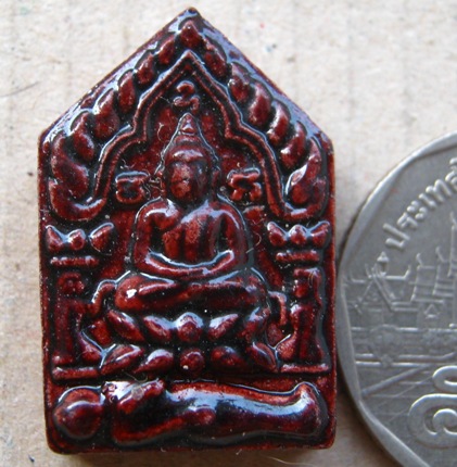 ขุนแผนมนุญโญ65 ปี2545 ฉลองสิริมงคลมายุ 65ปี พิมพ์เล็ก เนื้อผงผสมว่านสบู่เลือด ลงทองฝังเส้นเกศา