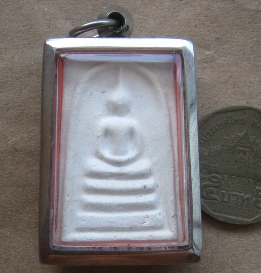 พระสมเด็จบางขุนพรหม วัดใหม่อมตรส กทม. พิมพ์เจดีย์ หลังตรายาง ปี2539 พร้อมตลับสแตนเลส ตามรูป