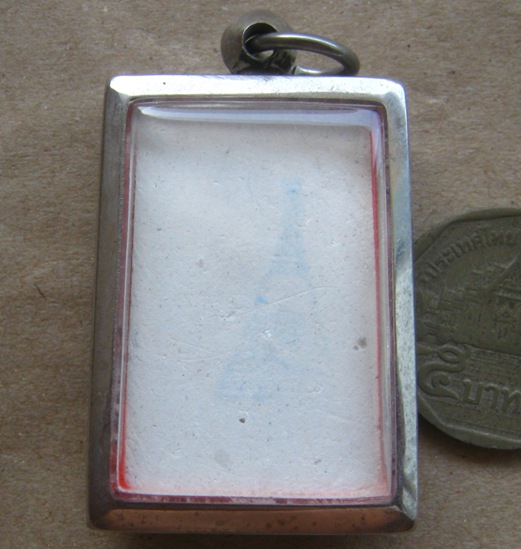 พระสมเด็จบางขุนพรหม วัดใหม่อมตรส กทม. พิมพ์เจดีย์ หลังตรายาง ปี2539 พร้อมตลับสแตนเลส ตามรูป