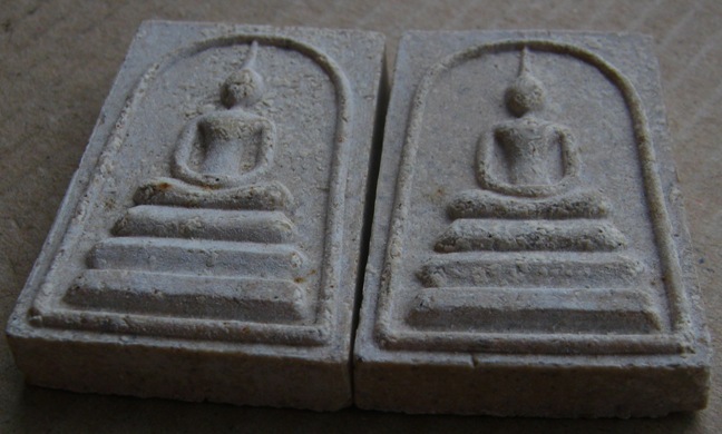 2องค์ พระสมเด็จแช่น้ำมนต์ หลวงพ่อเกษม เขมโก รุ่นเสาร์ห้ามหาลาภ ปี2537