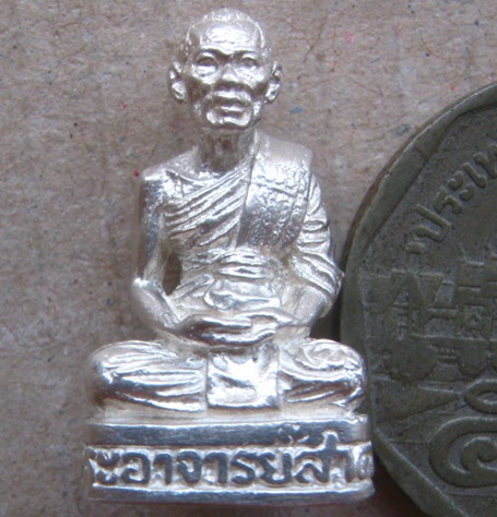 รูปเหมือน ฉลองครบ5รอบ หลวงพ่อสาคร วัดหนองกรับ ระยอง รุ่นชินบัญชร ปี2540 เนื้อเงิน โค้ดเลข 5 