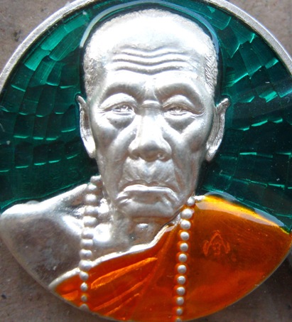 เหรียญหลวงปู่คำบุ วัดกุดชมภู อุบลฯ ปี2556เลข150 เนื้อเงินลงยาเขียว สร้าง591องค์ +กล่องเดิม