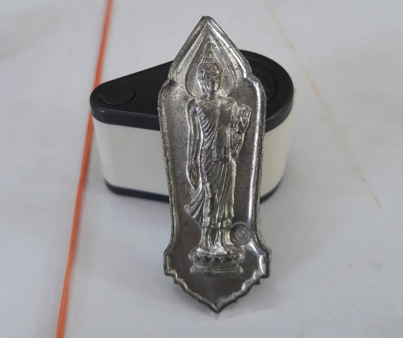 ถ่ายเเบบดิบๆพระพุทธ 25 ศตวรรษ เนื้อตะกั่ว ปี 2500 (ตอกโค๊ต วป.หลวงปู่ทิม วัดละหารไร่ ปลุกเสก)องค์ที3