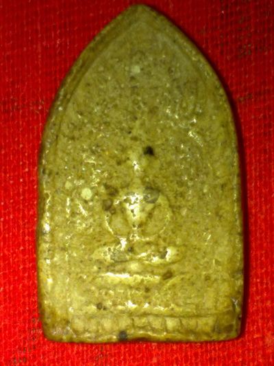 พระผงแช่น้ำมนต์หลวงปู่โต๊ะ วัดประดู่ฉิมพลี พิมพ์พระพุทธชินราช เนื้อจัด