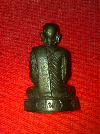 รูปหล่อลป.โต๊ะ วัดประดู่ฉิมพลี ใต้ฐานอุดผงอังคารหลวงปู่โต๊ะ เนื้อนวโลหะ
