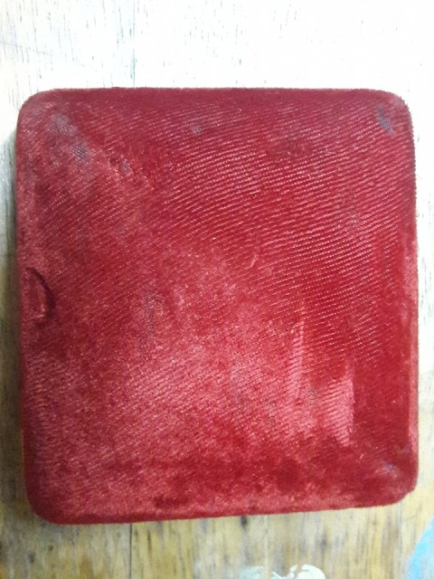 กล่องกำมะหยี่ใส่พระล้อแม๊กซ์ หลวงปู่โต๊ะ วัดประดู่ฉิมพลี ชุดทองคำ เงิน นวโละ