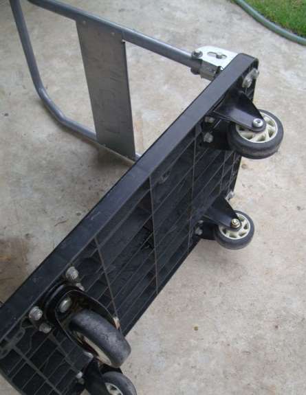 รถเข็ญของ 4 ล้อสภาพใหม่ ขายถูกครึ่งราตารีบหน่อยค่ะ เคาะเดียวแดงเลยค่ะ