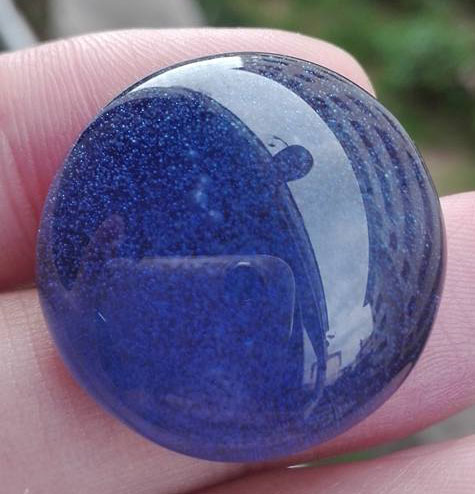 ไหลน้ำพี้สีน้ำเงิน หายาก เม็ดใหญ่ ขนาดเส้นผ่าศูนย์กลาง 2.5 ซม.  หายาก จากบ่อเหล็กน้ำพี้ 