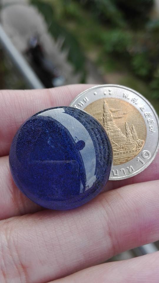 ไหลน้ำพี้สีน้ำเงิน หายาก เม็ดใหญ่ ขนาดเส้นผ่าศูนย์กลาง 2.5 ซม.  หายาก จากบ่อเหล็กน้ำพี้ 