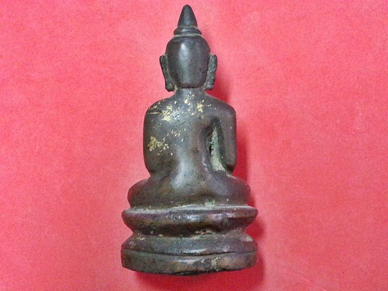 พระบูชาเชียงรุ้ง