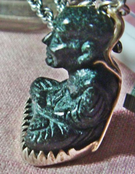 หลวงปู่ทวดวัดช้างให้ หินแกะ 