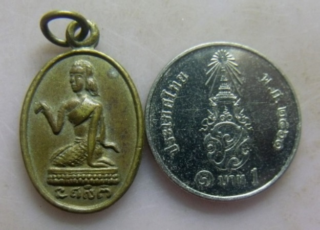 **วัดใจ**เหรียญนางกวักหลังพระพุทธ ลพ.จง หน้าต่างนอก รุ่นแจกแม่ค้า**เน้นด้านโชคลาภและค้าขาย 