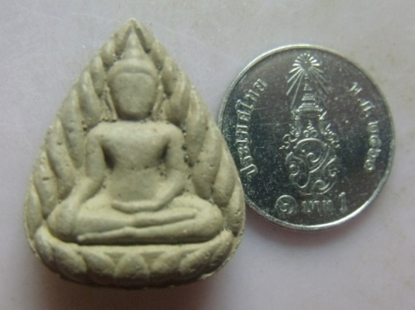 **วัดใจ**พระกลีบบัวพุทธวิชัย มหาว่านขาว(เมตตา) หลังยันต์ รุ่นมหาว่านย้อนยุค วัดเขาอ้อ ปี 48** 