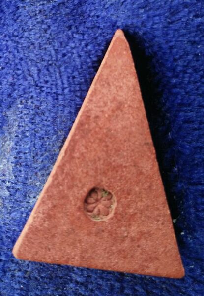 พระนางพญาหลังดอกจันทร์รุ่นฟ้าผ่า วัดพรหมรังษีหลวงปู่โต๊ะปลุกเสกสวยๆครับ