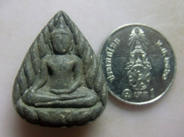 **วัดใจ**พระกลีบบัวพุทธวิชัย มหาว่านดำ(คงกระพัน) หลังยันต์ รุ่นมหาว่านย้อนยุค วัดเขาอ้อ ปี๒๕๔๘** 