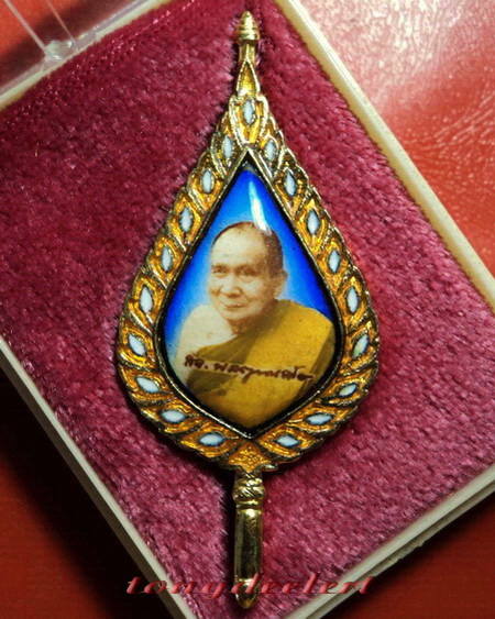 ล็อกเก็ตสมเด็จพระญาณสังวร วัดบวรนิเวศ สวยมากพร้อมกล่องเดิมค่ะ