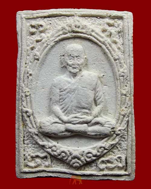 พระผงรูปเหมือน หลวงปู่สิม พุทธาจาโร รุ่นเมตตา ปี 2517 พร้อมกล่องเดิมครับ