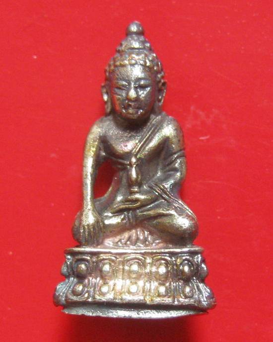 พระชัยวัฒน์เกษม รุ่น ญสส เนื้อเงิน หลวงพ่อเกษม เขมโก ปี 2533 กล่องเดิมหายากคะ  