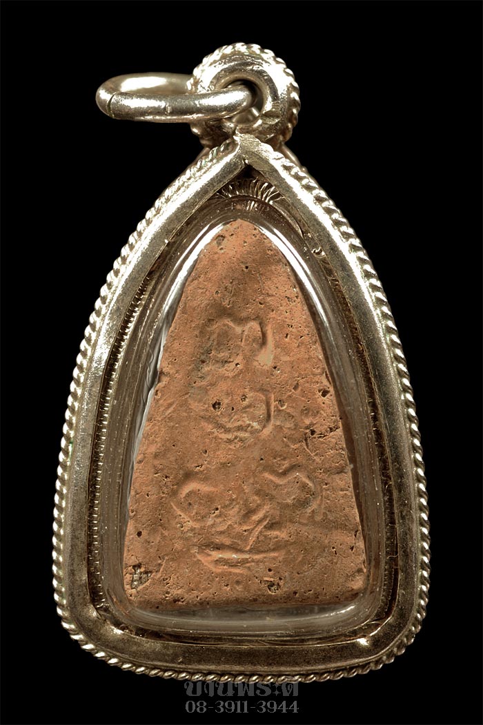 พระแม่ชีบุญเรือน พิมพ์กลาง หน้าเอียง ไหล่ลู่ เนื้อดิน เลี่ยมจับขอบเงิน