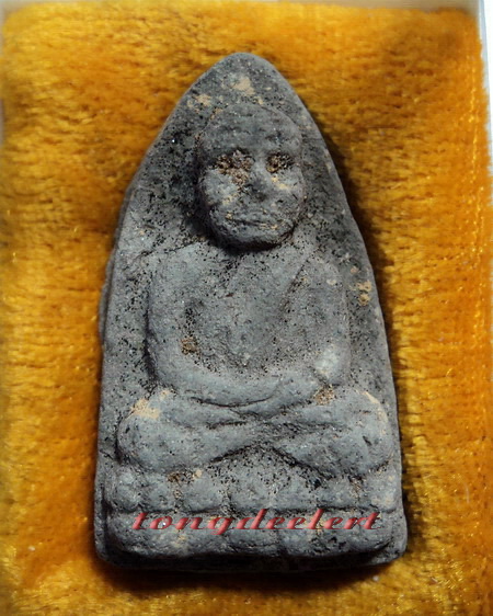 พระหลวงพ่อทวด วัดช้างให้ รุ่นกฐิน ปี 2542 เนื้อว่านหลังทองแดงพร้อมกล่องเดิมค่ะ