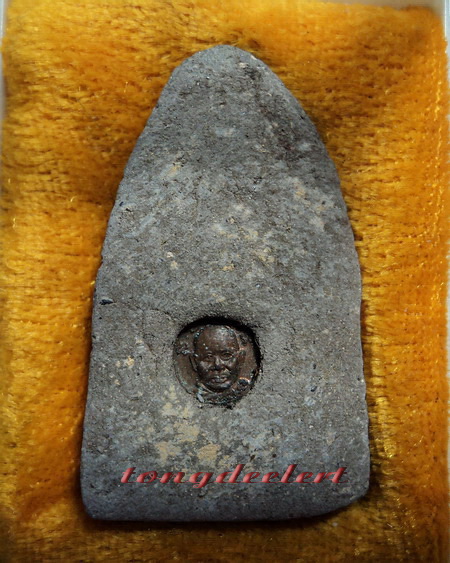 พระหลวงพ่อทวด วัดช้างให้ รุ่นกฐิน ปี 2542 เนื้อว่านหลังทองแดงพร้อมกล่องเดิมค่ะ