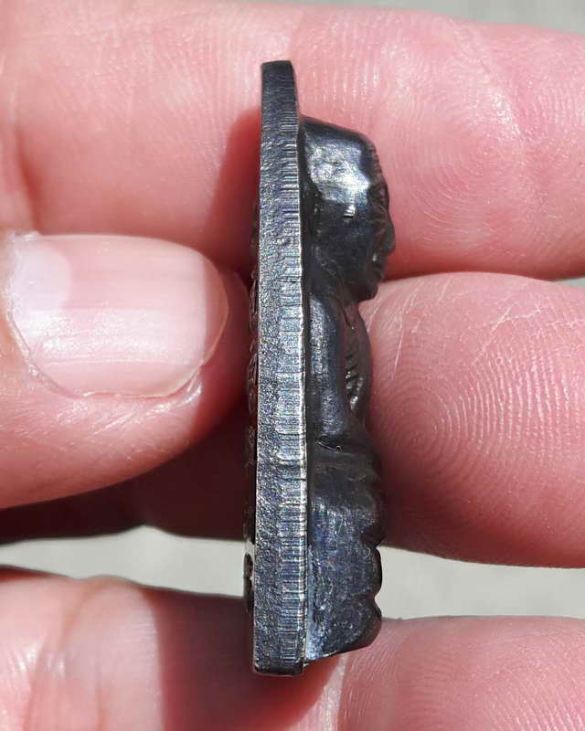 เหรียญเตารีดหลวงปู่ทวดหลังหนังสือใหญ่ บล็อคตัว ท. พิมพ์นิยม หลังบล้อคเสาอากาศปี2505